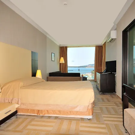 白金蓝湾酒店 5* 马尔马里斯