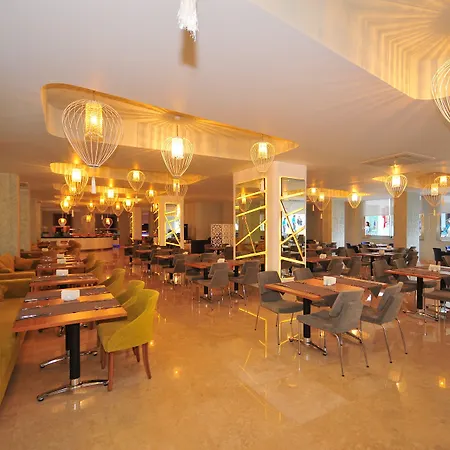 白金蓝湾酒店 马尔马里斯